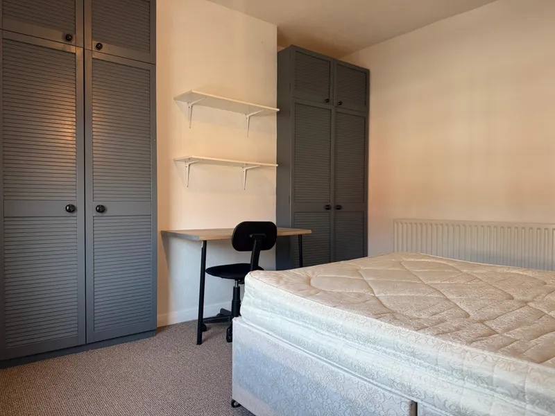 6 Bed 3 Bath // Student House House // Aug 2026 - Image 17